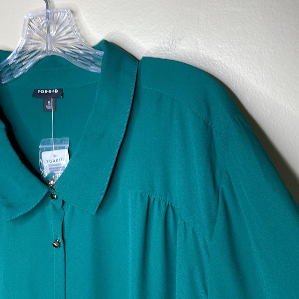 TORRID Button Front Blouse Green MADISON Rhinestone Buttons Long Sleeve NWT 5X - Picture 7 of 15